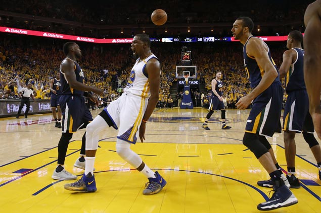 Durant, Curry take over late after sizzling Green start as Warriors hold off Jazz in Game 2