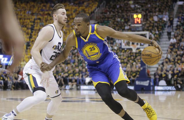 Warriors close in on conference finals with big win over Jazz