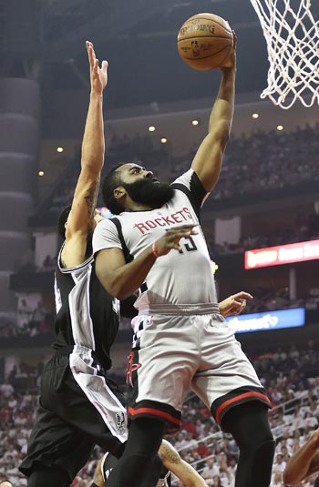 Rockets level series with wire-to-wire victory over Spurs