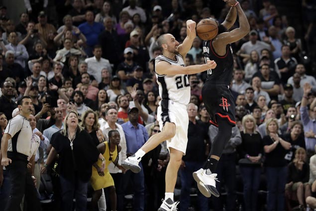 Popovich lauds 'stud' Ginobili after throwback game, game-saving block on Harden