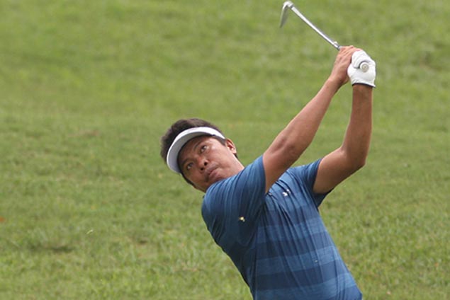 Nino Salahog takes clubhouse lead at Manila Southwoods