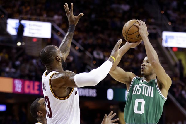 Last-gasp Avery Bradley triple lifts Thomas-less Celtics to Game Three win over Cavaliers