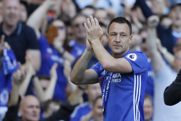 John Terry receives guard of honor in final appearance with Chelsea at Stamford Bridge
