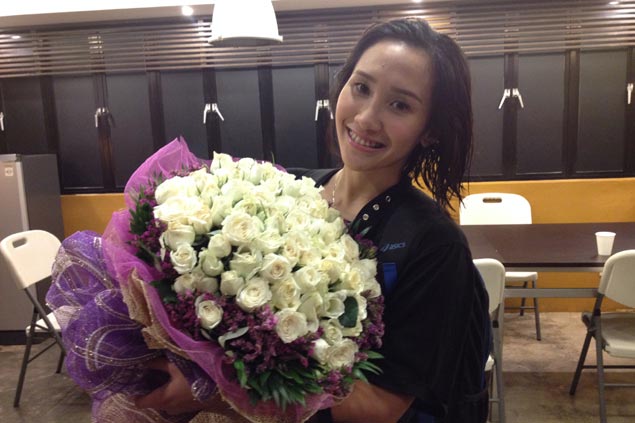 Mel Gohing to mysterious bouquet sender: 'Kung sino ka man, pakilala ka na'