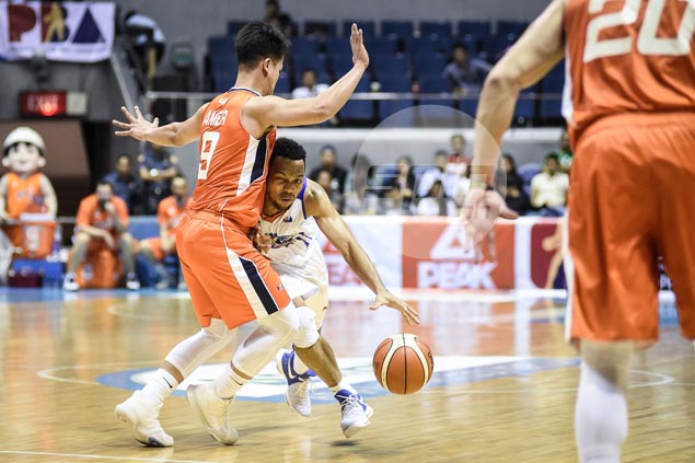 Baser Amer stands toe-to-toe with idol Jayson Castro and never once backed down