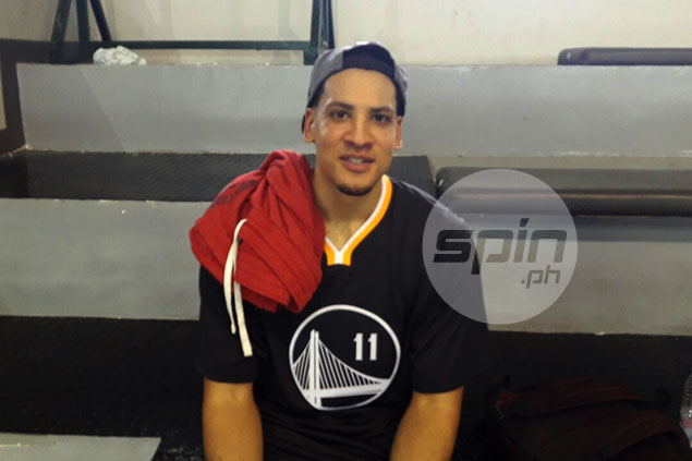 Warriors fan Marcio Lassiter wears Klay Thompson shirt - and big smile - in SMB practice