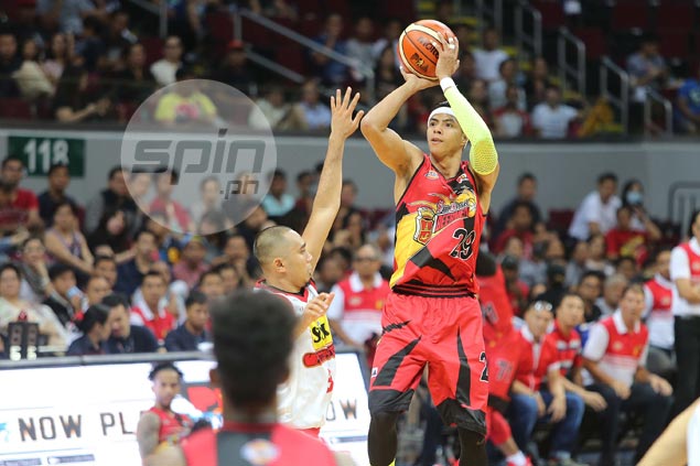 No hesitation whatsover as struggling Arwind Santos delivers dagger trey for SMB