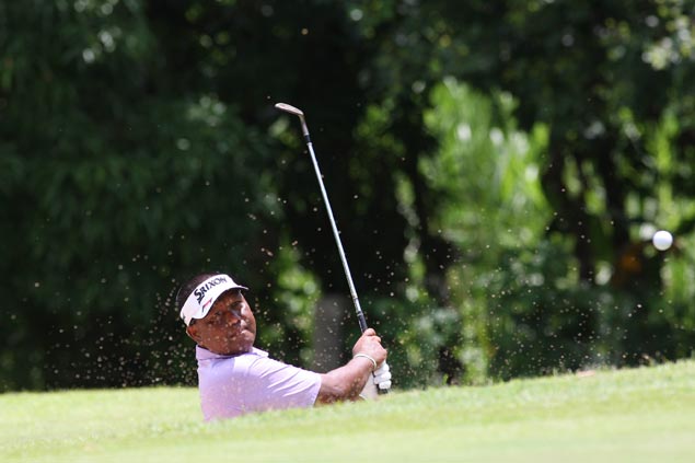 Tony Lascuna takes one-stroke lead as Ferdie Aunzo fizzles at Forest Hills