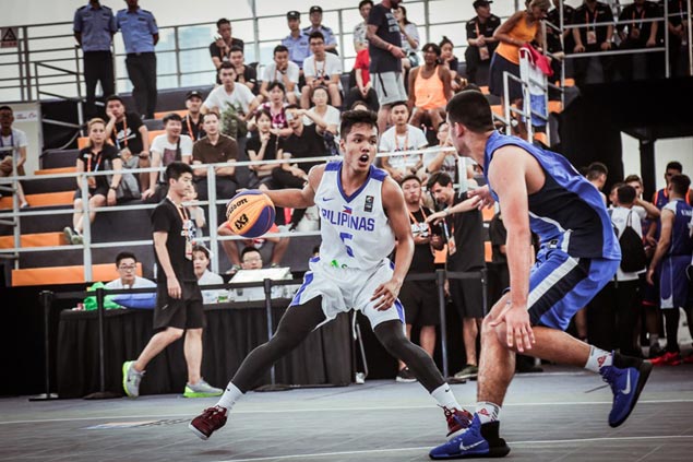 Top high school prospect Encho Serrano spotted in La Salle dugout after ...