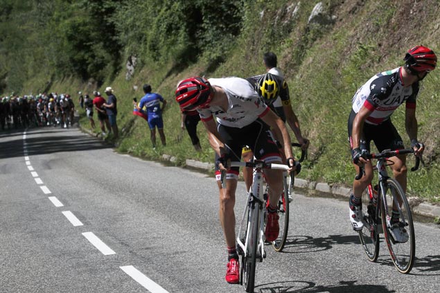 Barguil wins stage, Aru still leads but Team Sky makes move to put Landa with Froome in top five
