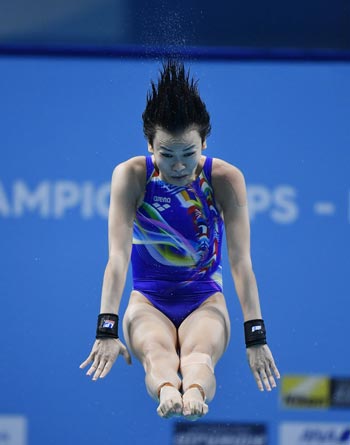 Malaysia bags first gold ever at world aquatics meet as Jun Hoong Cheong tops women's 10-m platform