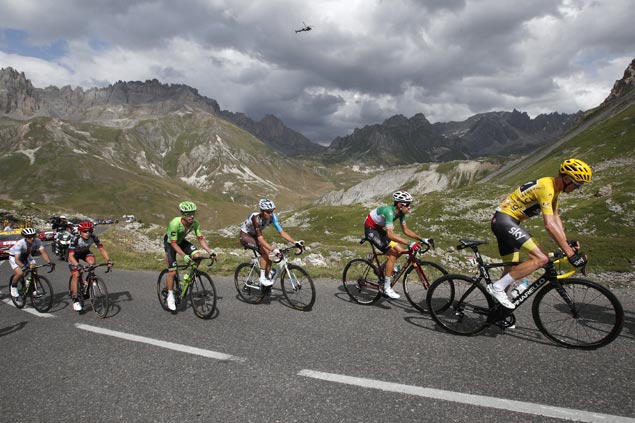Romain Bardet’s persistent attacks drop Fabio Aru but couldn't shake off Chris Froome in Stage 17