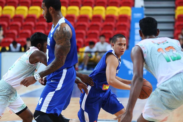 Former college rivals Vosotros, Pessumal combine to give Gilas a spark off the bench