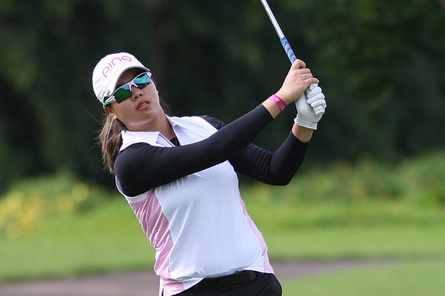 Pauline del Rosario tied for lead with one round to play at Riviera