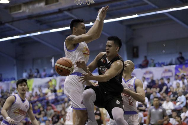 Raymar Jose takes charge as Cignal downs Marinero in opener of D-League semis series