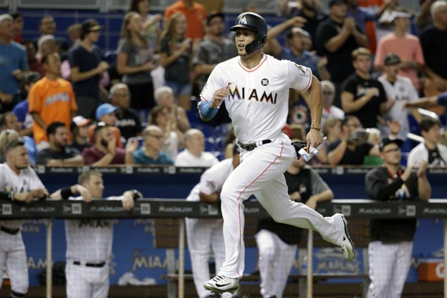 Giancarlo Stanton smashes homerun for sixth straight game, extends Marlins mark to 44 homers