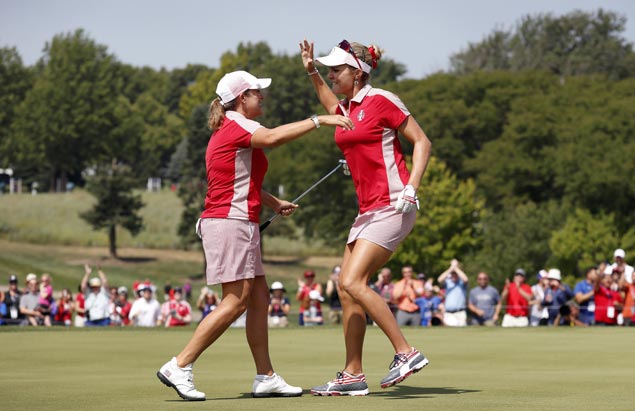 US sweeps Solheim Cup fourball matches to take three-point lead over Europe