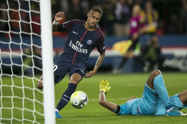 Neymar scores twice in home debut, has role in four other goals as PSG rips Toulouse