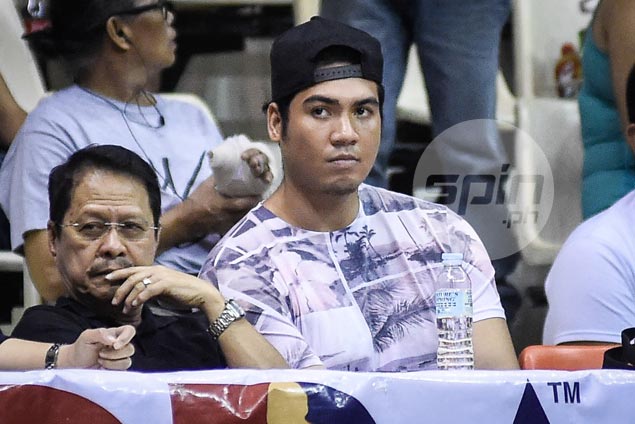 Tough guy Dave Marcelo left teary-eyed by goodbye from Ginebra teammates after trade