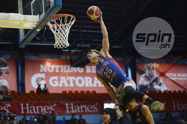 Lervin Flores salvages sloppy dunk contest with perfect finale to reign as NCAA Slam Dunk king