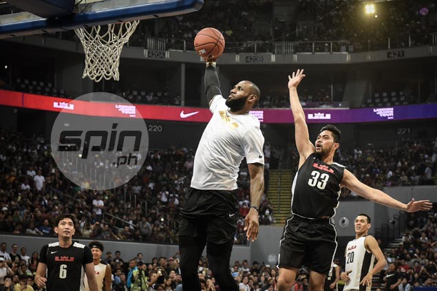 LeBron James treats 'unbelievable' PH fans with show in game between past, present Gilas stars