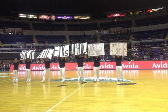 Ateneo Blue Babble Battalion turns halftime performance to protest vs EJK, P1K CHR budget