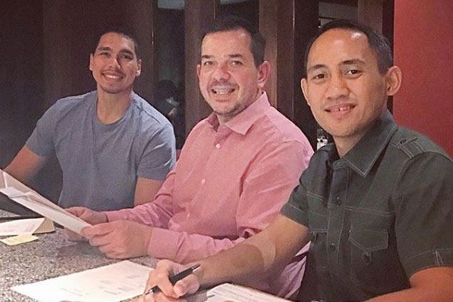 Sonny Thoss, Jvee Casio sign new contracts with Alaska Aces