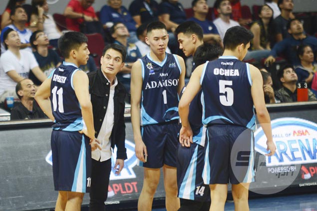 Franz Pumaren takes leave from Globalport to focus on Adamson Falcons in UAAP