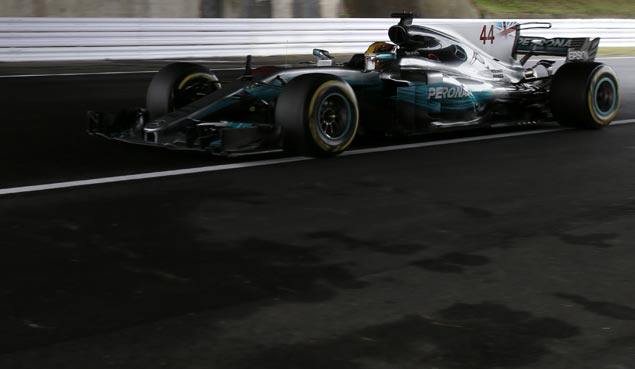 Lewis Hamilton closes in on Formula 1 title with victory in Japanese GP