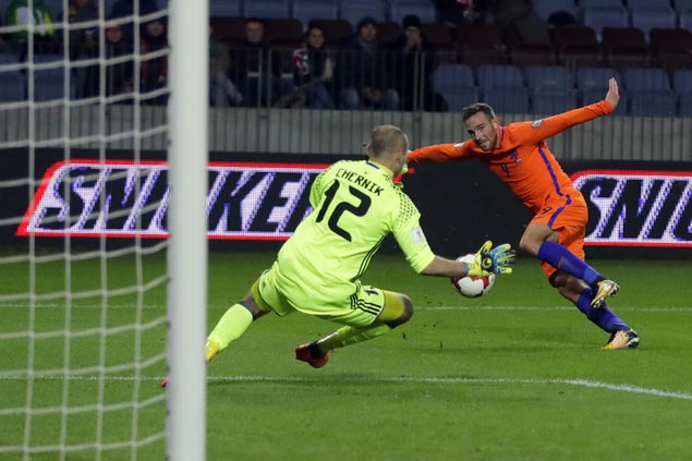 Netherlands holds on to slim World Cup hopes after nipping Belarus