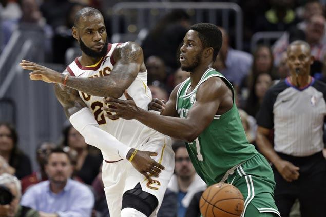 LeBron shows no sign of ankle problem, Hayward suffers horrific injury as Cavs nip Celtics in ...