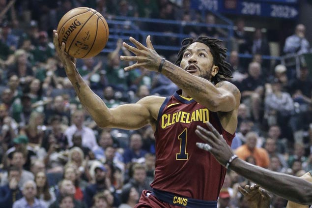 Derrick Rose rejoins Cavs after contemplating on future as oft-injured star resumes rehab on ankle