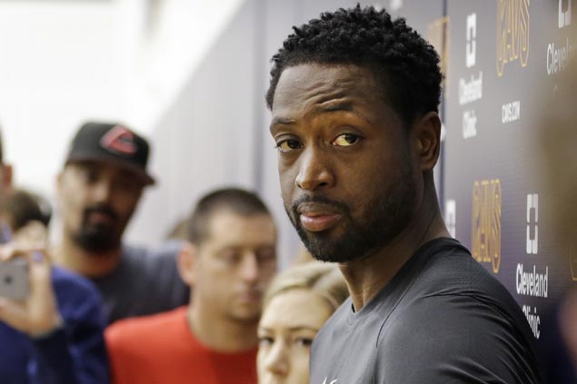 Struggling to find his rhythm, Dwyane Wade asks to be taken off Cavs starting lineup