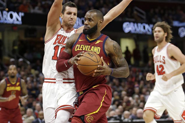 Cavs starting to find right mix as LeBron James dazzles in rare start at point guard