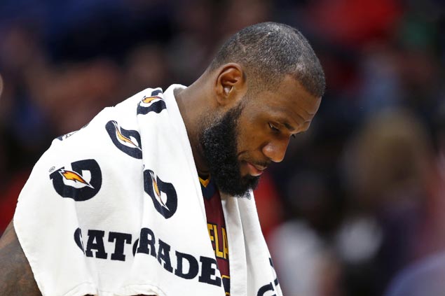 LeBron shrugs off Cavs’ sluggish start to season: ‘I'm not about to go crazy over it right now’
