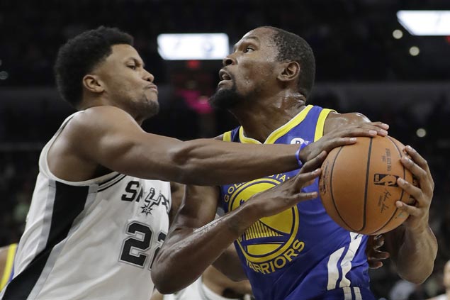 Warriors regain focus after another lethargic start to close out gritty but shorthanded Spurs