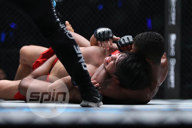 Danny Kingad taps out to One flyweight champ Moraes as Kevin Belingon smothers Korean foe