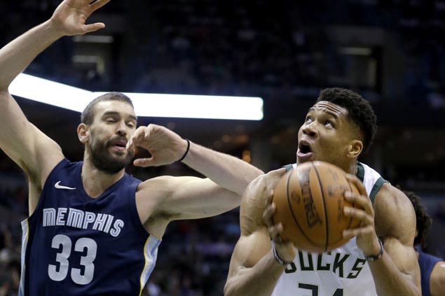 Bucks stretch streak to three, send Grizzlies to second straight loss