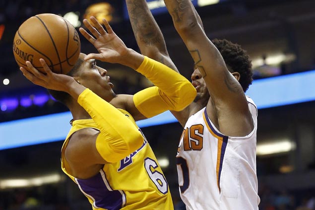 Jordan Clarkson leads way as Lakers pull away late to sink Suns, arrest three-game slide