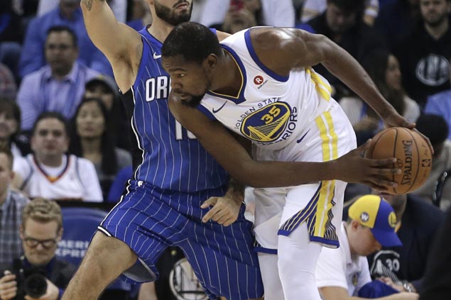 Curry-less Warriors ride another third quarter surge to beat Magic for seventh straight win