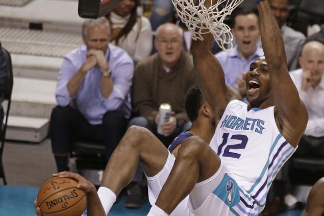 Dwight Howard’s 20-20 game powers Hornets past Timberwolves