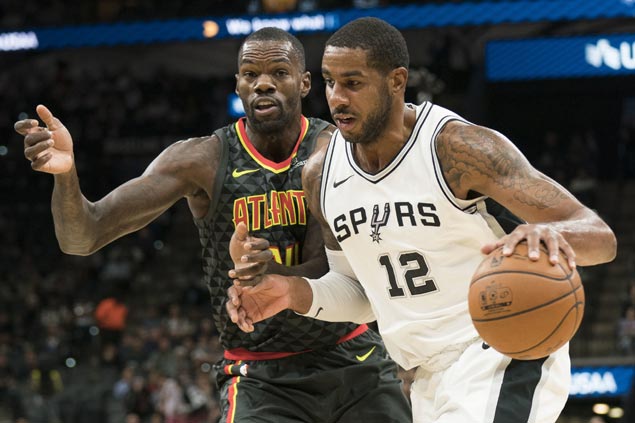 LaMarcus Aldridge leads way as Spurs roll to 20th straight home win over Hawks