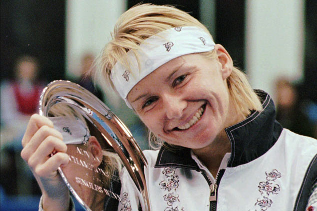 Former Wimbledon champion Jana Novotna loses battle with cancer