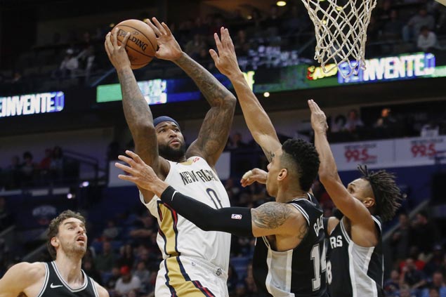 Boogie, Brow show way as Pelicans down cold-shooting Spurs