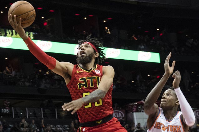 Hawks use big third quarter to get by Knicks and snap three-game slide