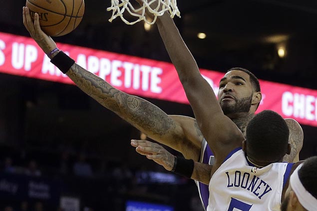 Kings clamp down on defense late to stun Warriors missing Curry, Durant