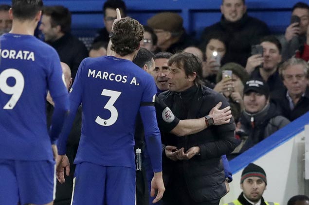 Antonio Conte sent to the stands but Chelsea goes on to beat Swansea