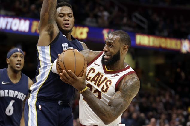 LeBron takes charge in endgame as Cavs make it 11 straight wins with squeaker over Grizzlies