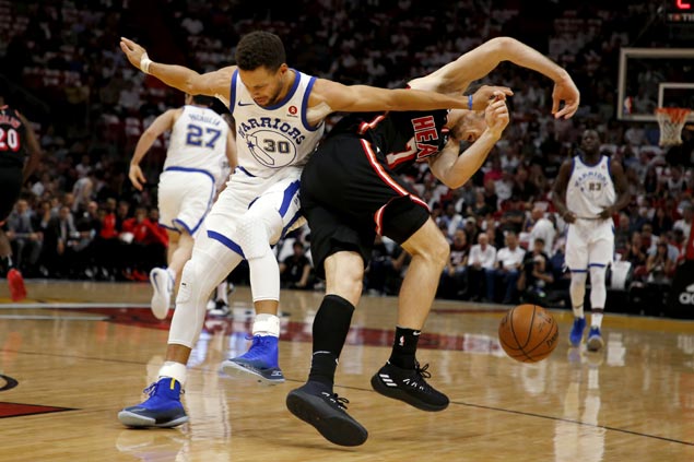 Warriors ride another third quarter surge to shut down Heat for third straight win