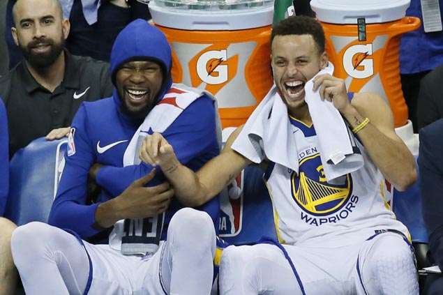 Warriors still on target even in the dark after lights go out during shootaround at Miami